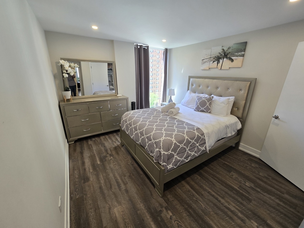 227 E Walton Place - Photo 10
