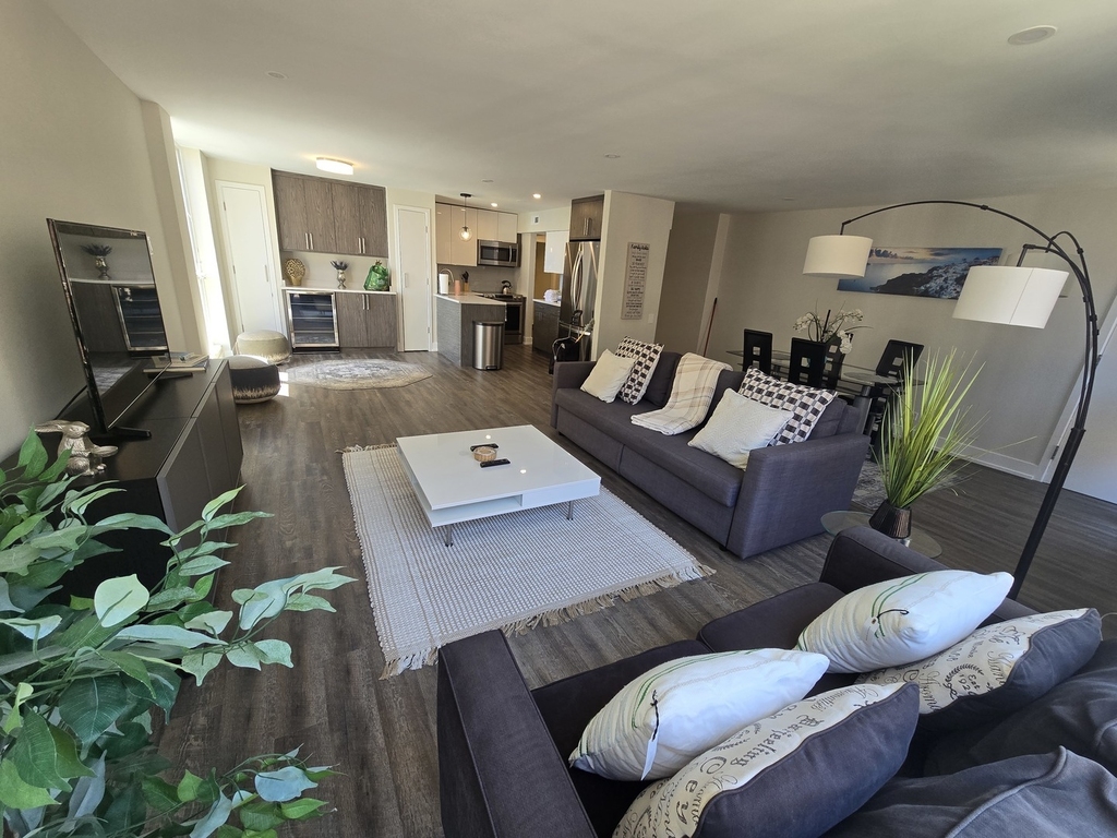 227 E Walton Place - Photo 8