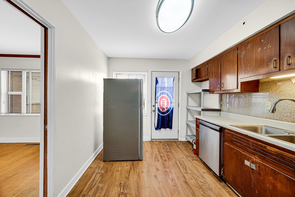 7248 N Ridge Boulevard - Photo 10