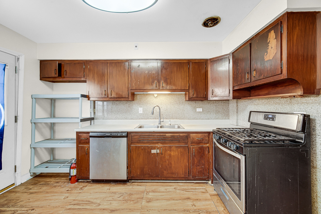 7248 N Ridge Boulevard - Photo 8