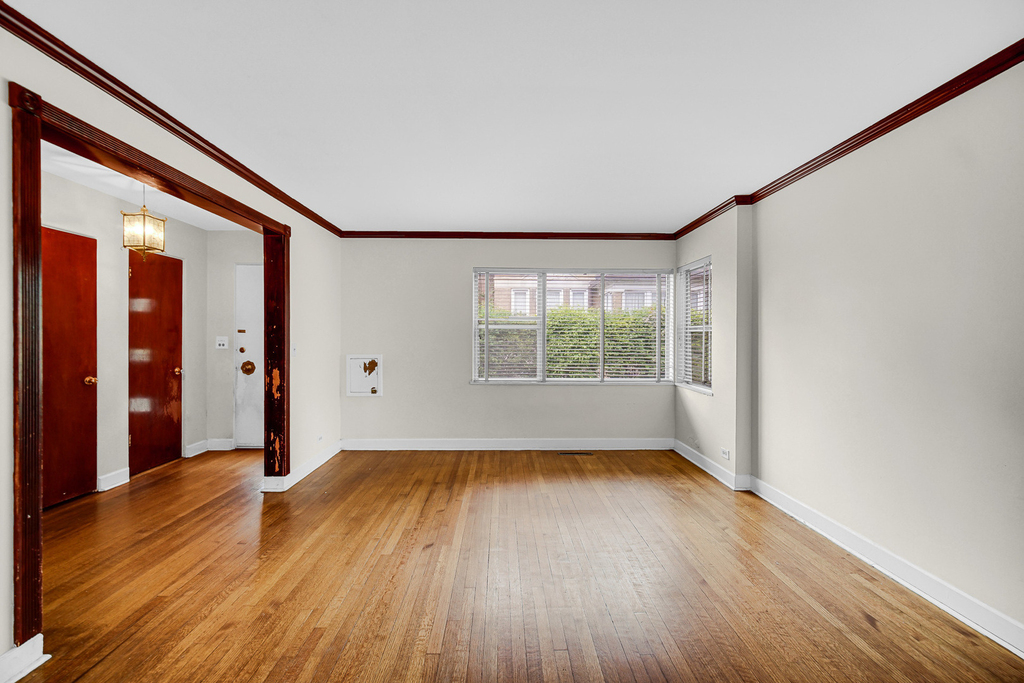 7248 N Ridge Boulevard - Photo 7