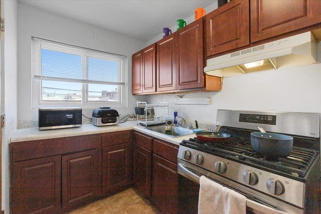 6717 N Hermitage Avenue - Photo 1