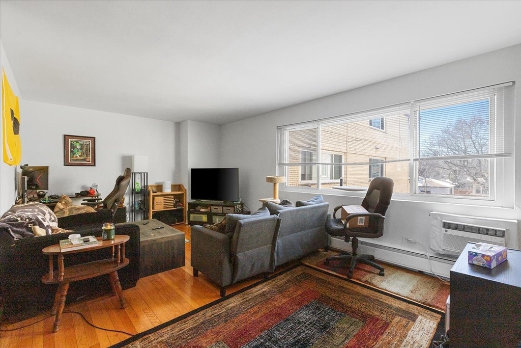6717 N Hermitage Avenue - Photo 2
