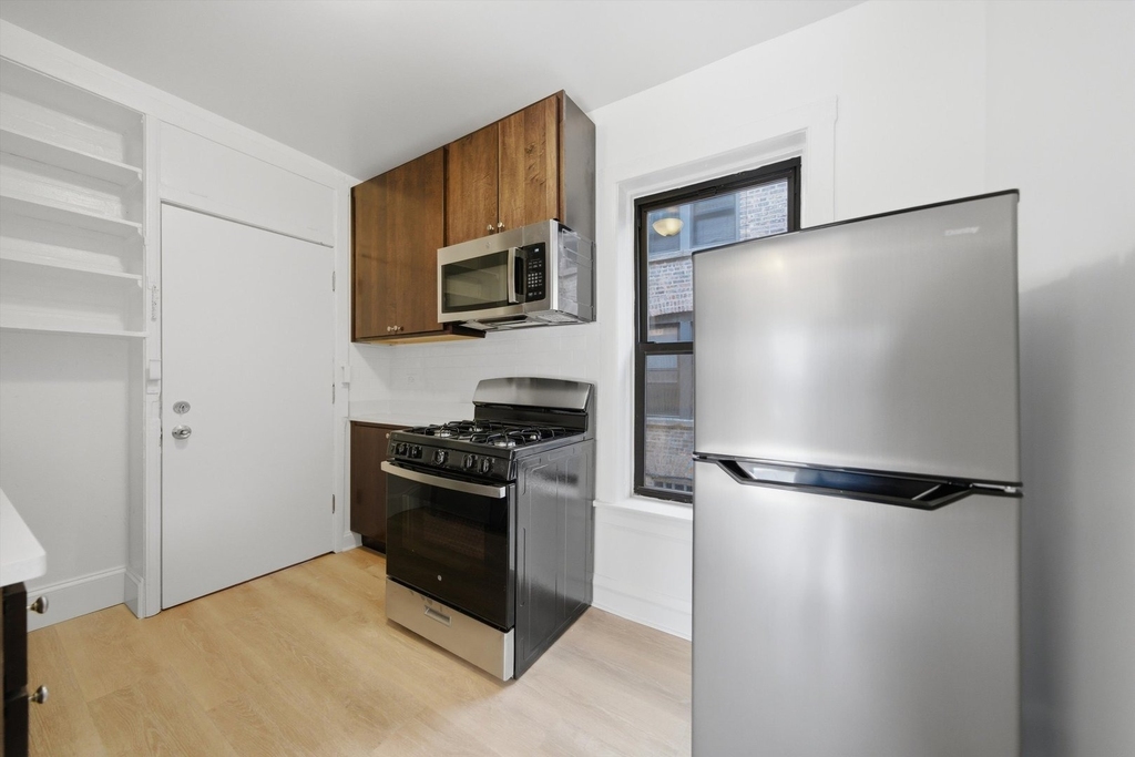 2706 N Spaulding Street - Photo 2