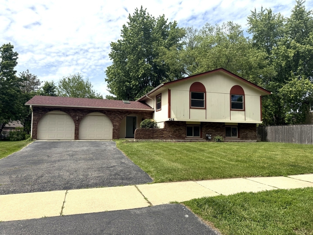 425 Carriage Hill Road - Photo 0