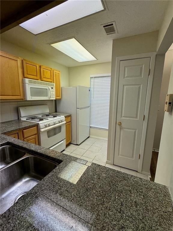 1306 Wedgewood Court - Photo 5