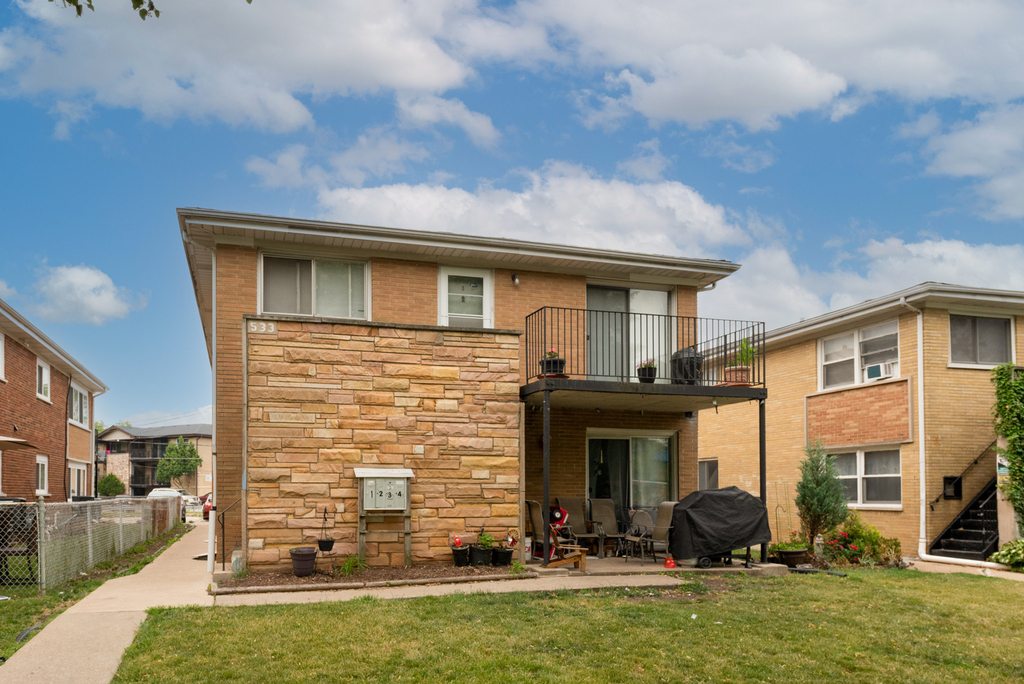 533 Green Oaks Court - Photo 0