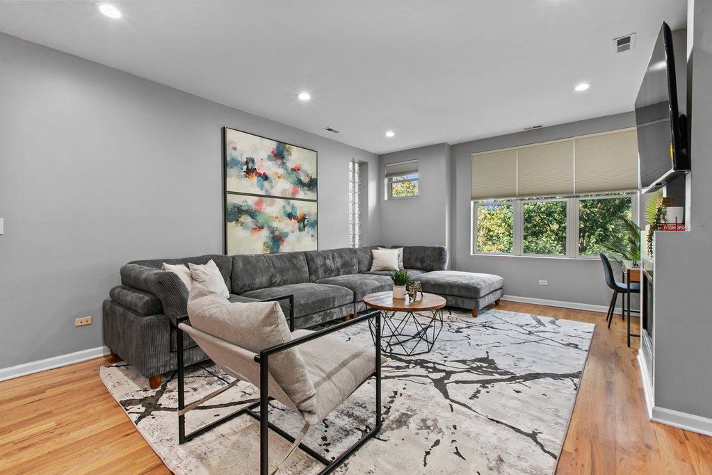 2249 W Monroe Street - Photo 2
