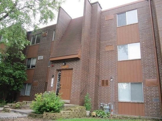 701 Spruce Court - Photo 0
