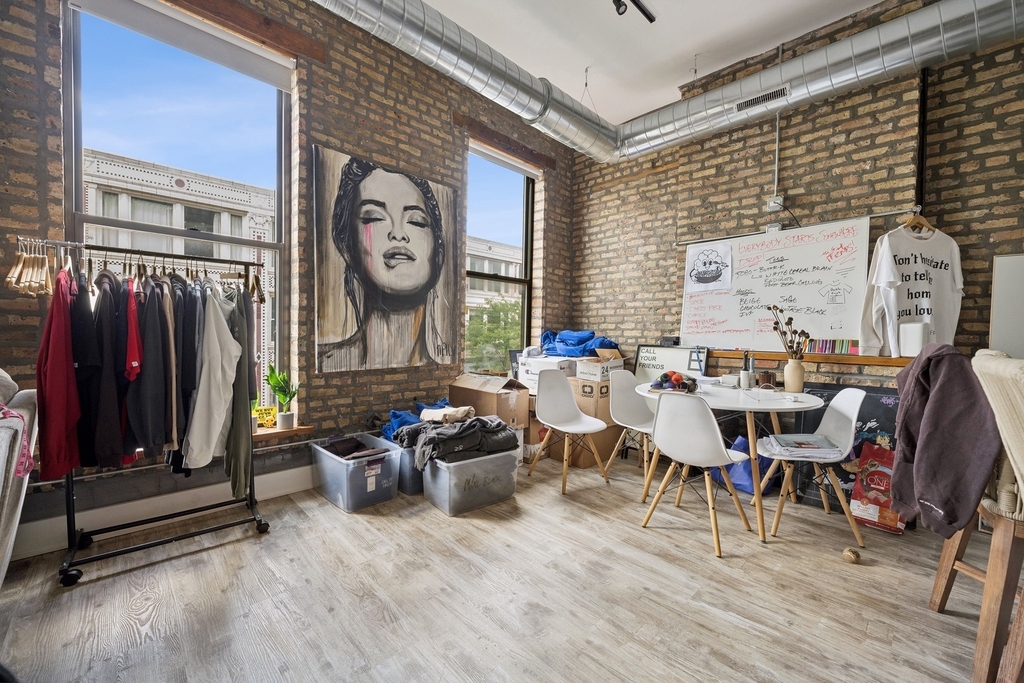 1572 N Milwaukee Avenue - Photo 3