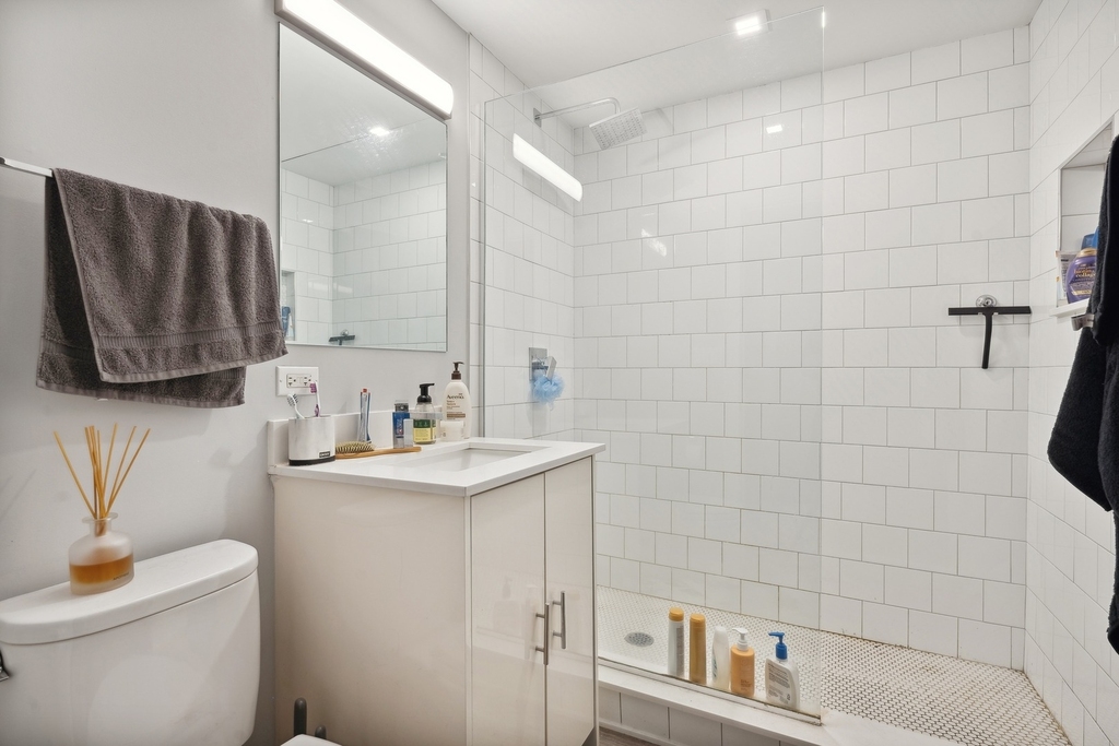 1572 N Milwaukee Avenue - Photo 7