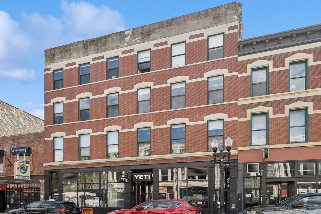 1572 N Milwaukee Avenue - Photo 0