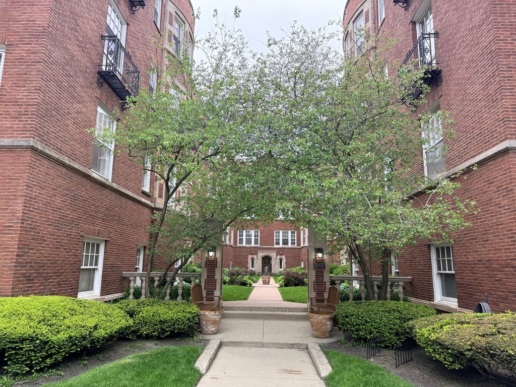 736 Hinman Avenue - Photo 1