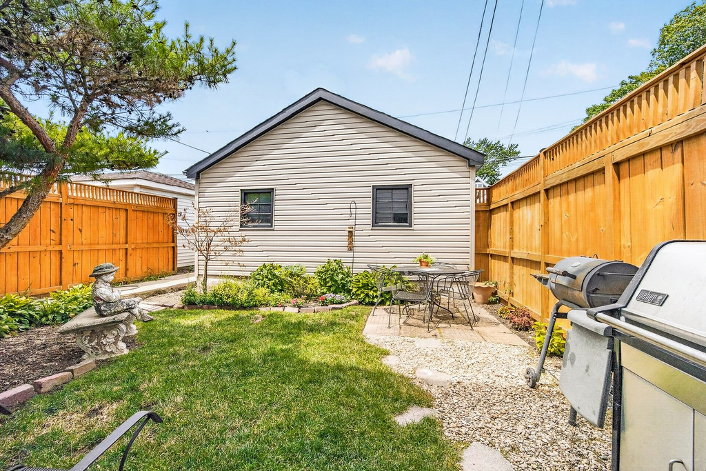 2520 N Saint Louis Avenue - Photo 11