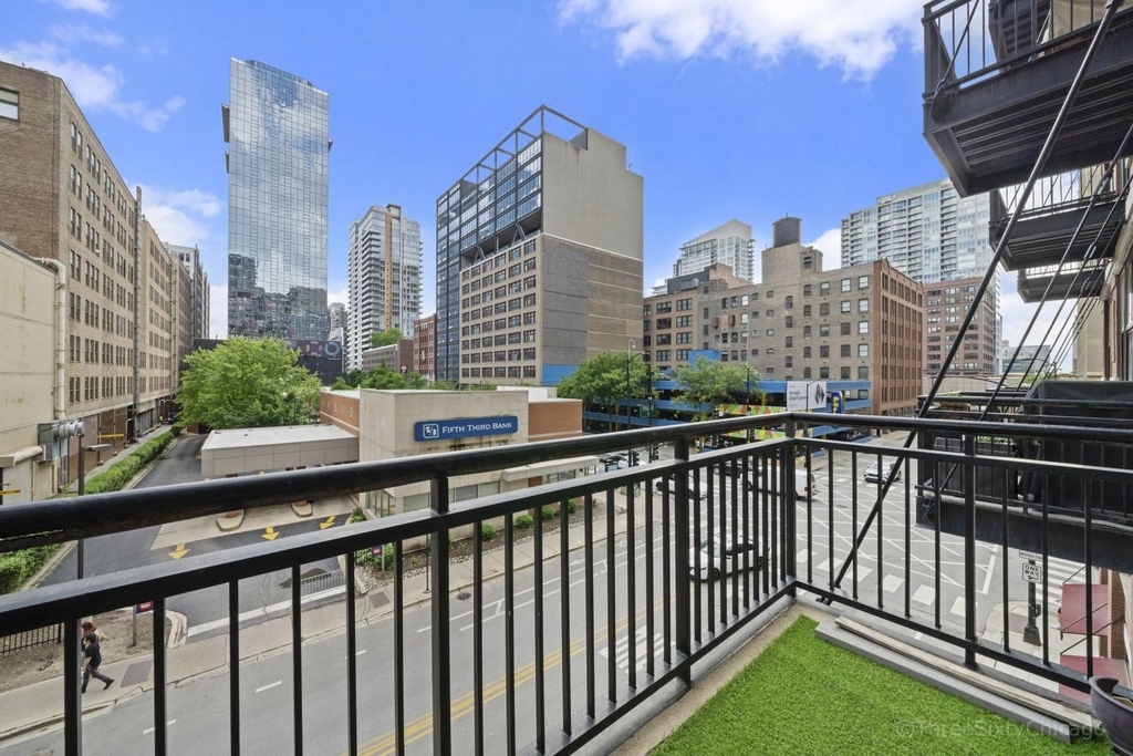 547 S Clark Street - Photo 4