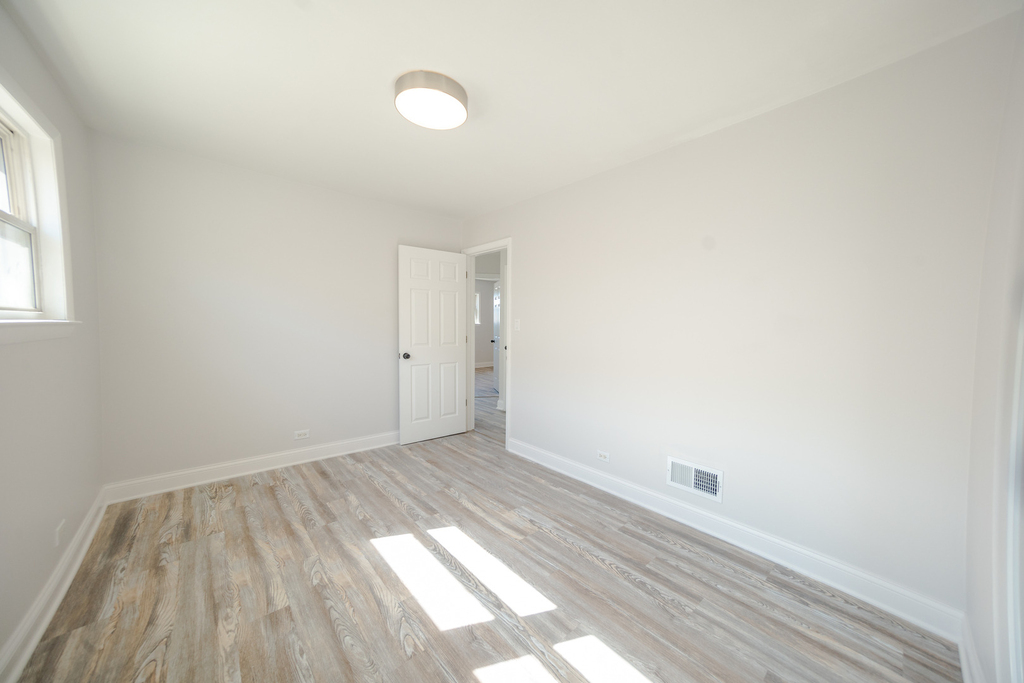 2242 N Lavergne Avenue - Photo 13