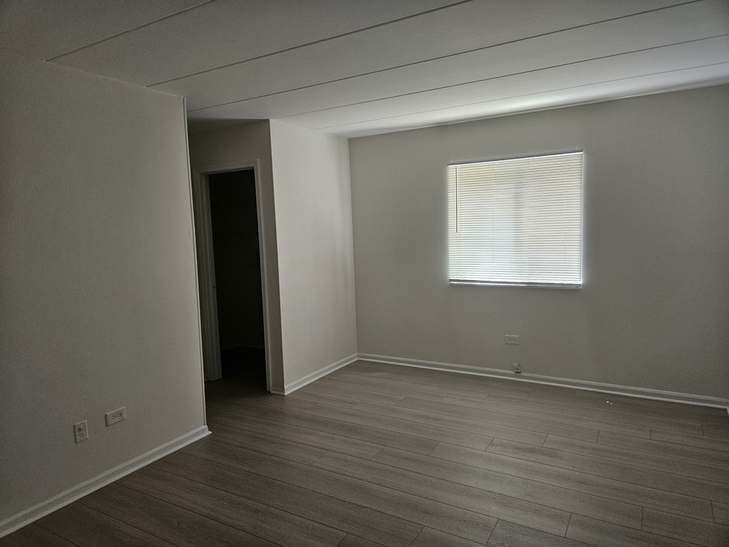 14033 S Laramie Avenue - Photo 10