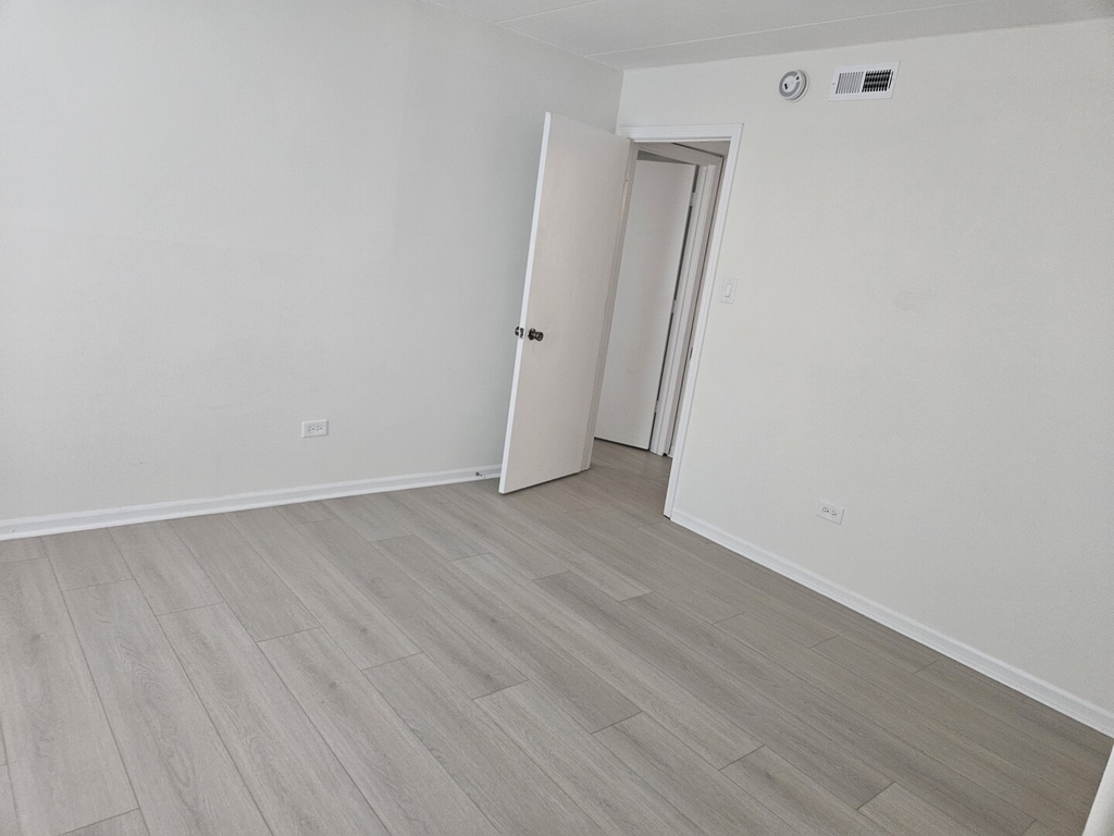 14033 S Laramie Avenue - Photo 8