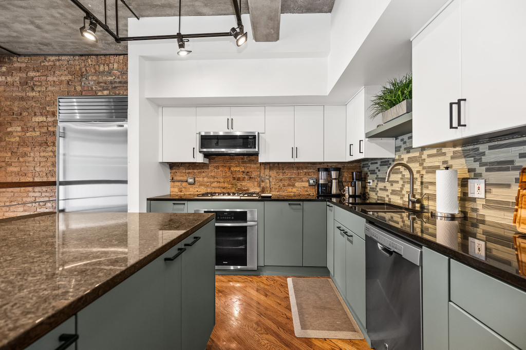 1830 Ridge Avenue - Photo 8