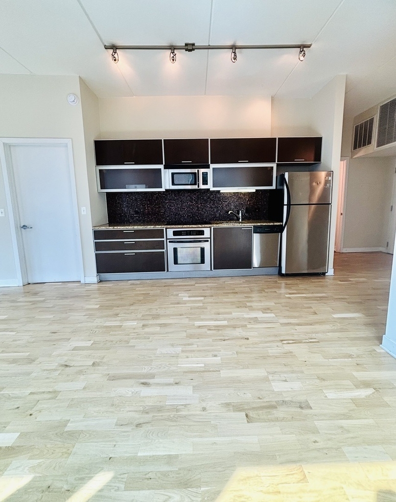 660 W Wayman Street - Photo 2