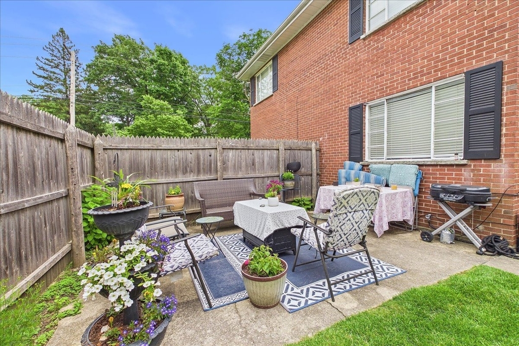 40 S Maywood Road - Photo 15