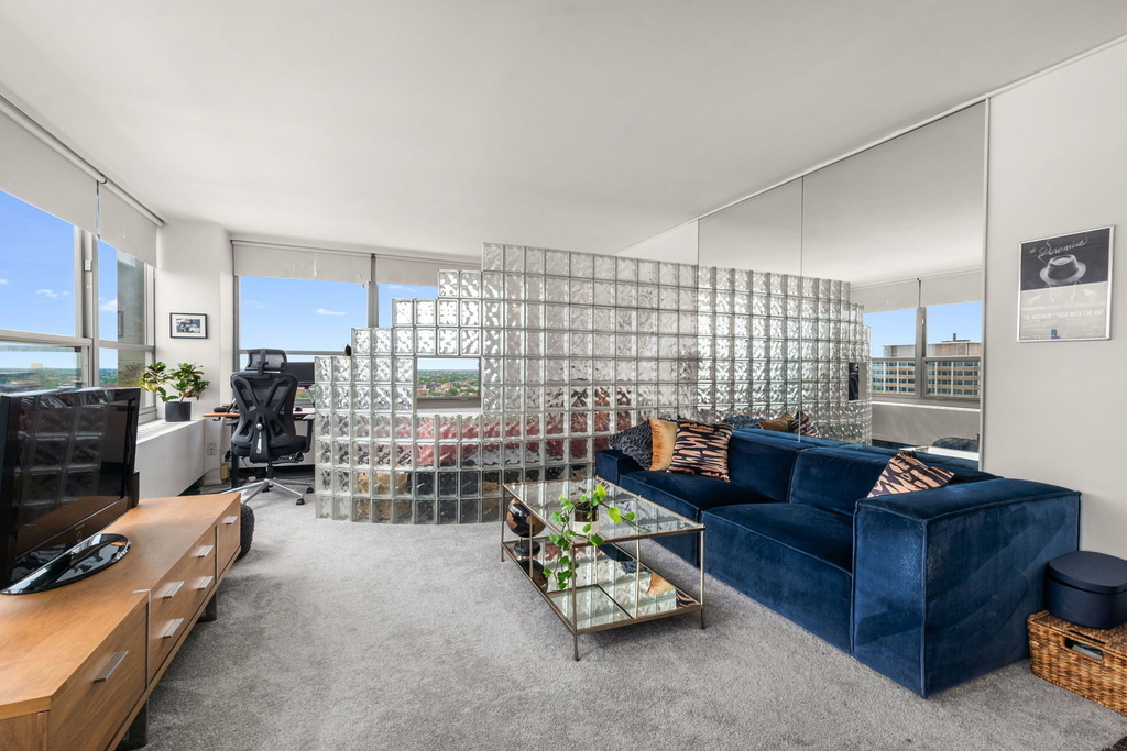 3550 N Lake Shore Drive - Photo 2