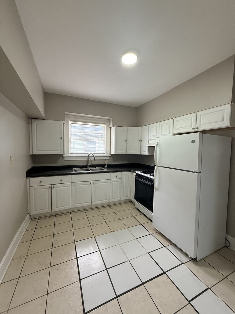 705 North Avenue - Photo 5