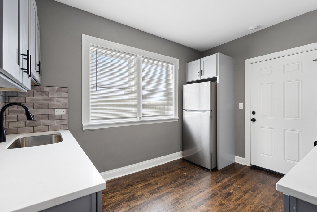 8210 S Marshfield Avenue - Photo 14