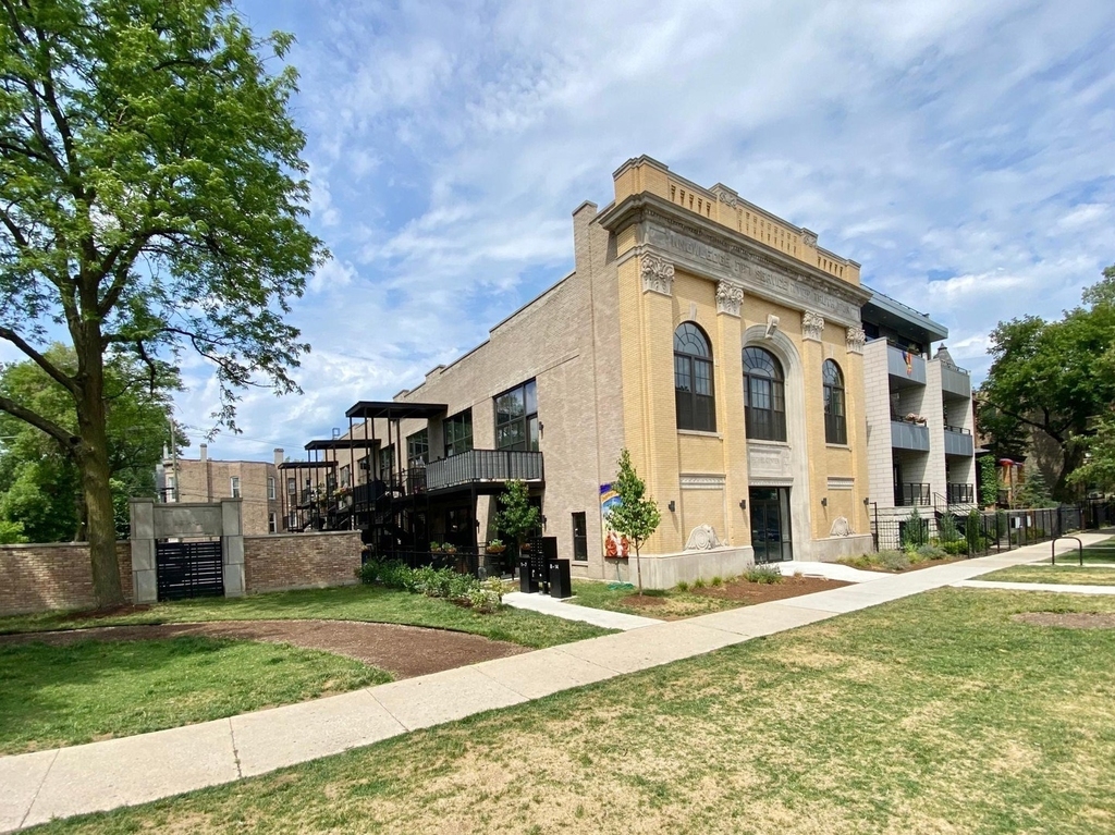 3228 W Palmer Street - Photo 0
