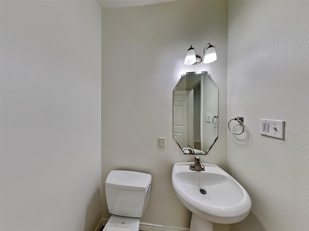 15818 Shoreline Terrace Drive - Photo 8