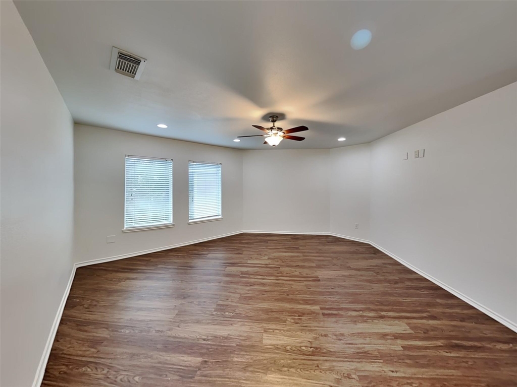 15818 Shoreline Terrace Drive - Photo 9