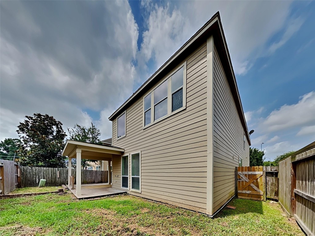 15818 Shoreline Terrace Drive - Photo 21