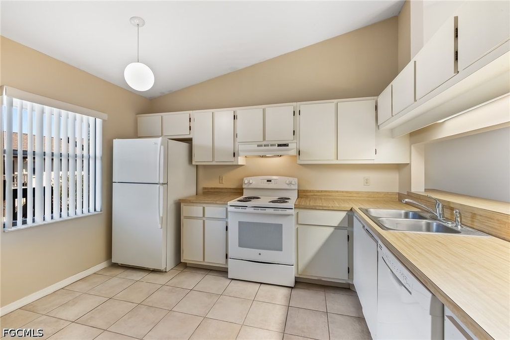 9305 Lake Park Drive - Photo 3