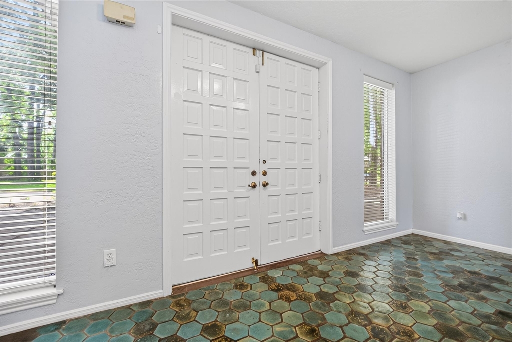 8103 Oak Moss Drive - Photo 7