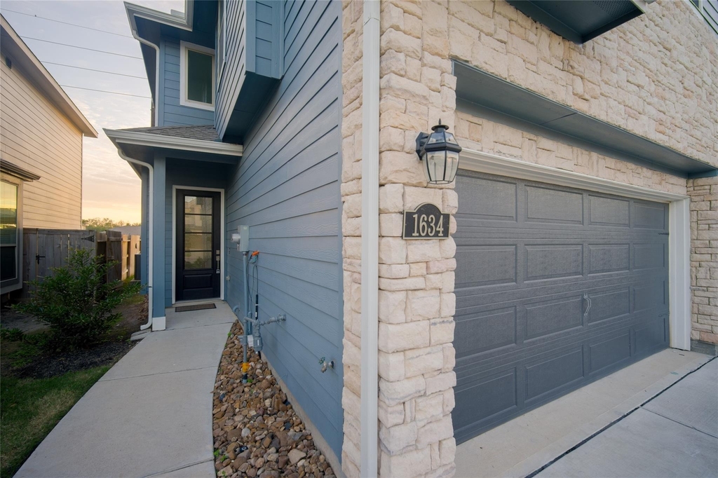 1634 Ryon Falls Drive - Photo 1