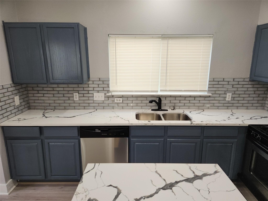 20911 Walder Court - Photo 5