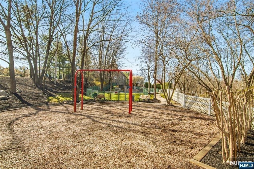1125 Hyde Park - Photo 26