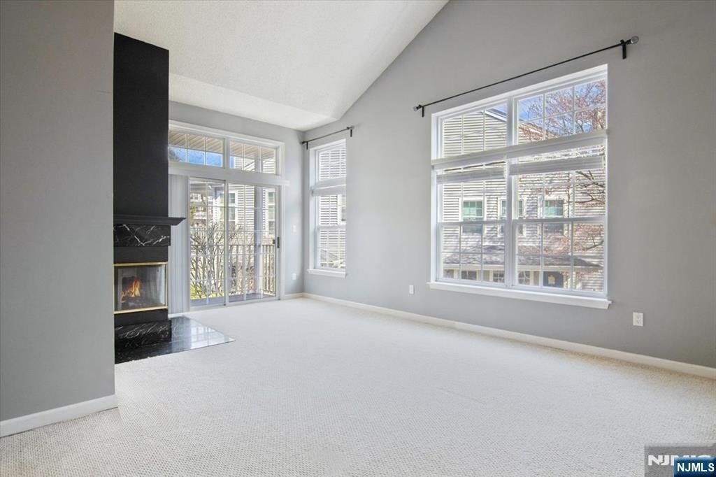 1125 Hyde Park - Photo 4