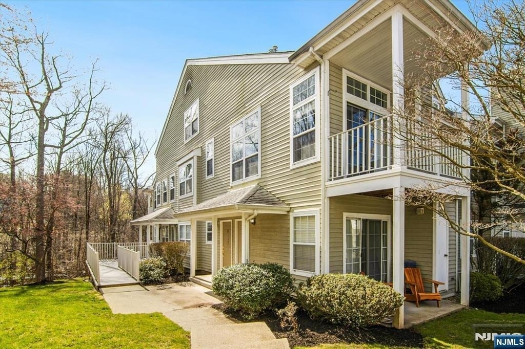 1125 Hyde Park - Photo 0