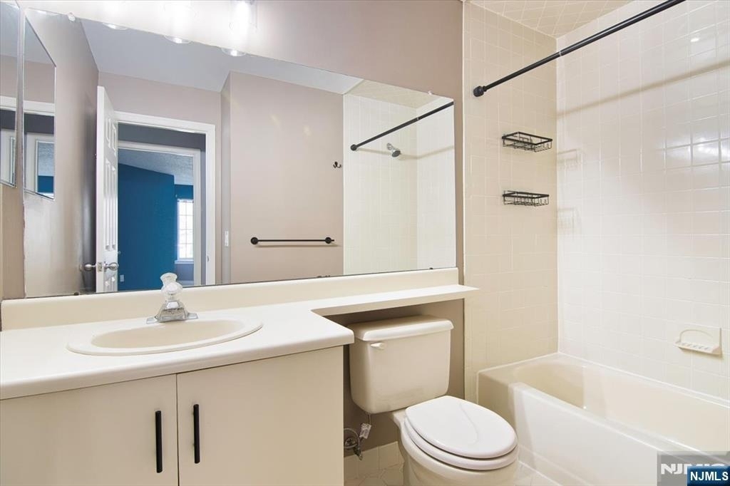 1125 Hyde Park - Photo 20