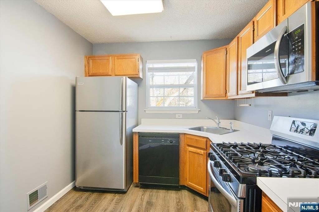 1125 Hyde Park - Photo 6