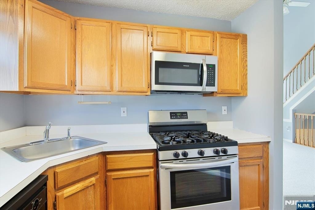 1125 Hyde Park - Photo 7