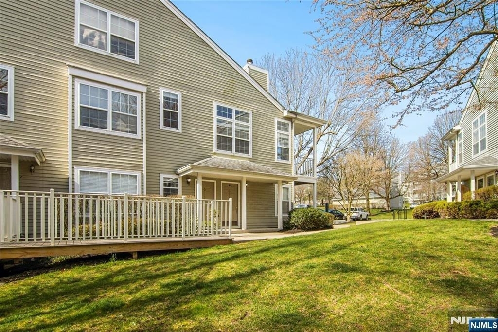 1125 Hyde Park - Photo 2