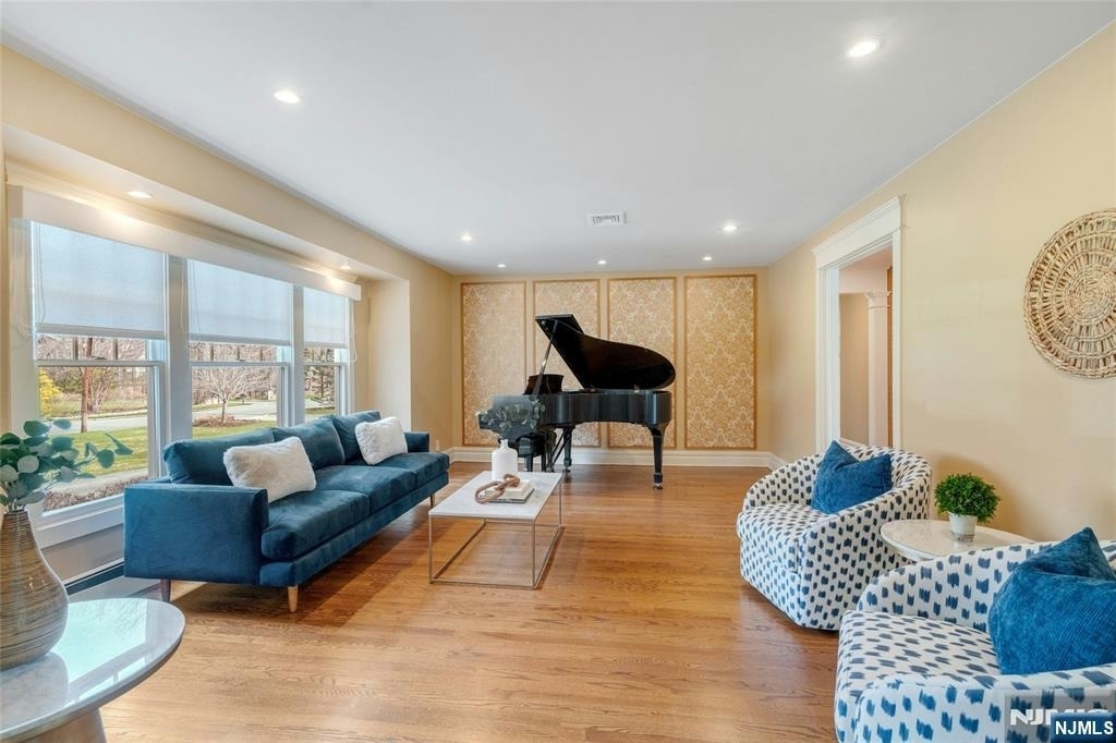 7 Deerhill - Photo 3