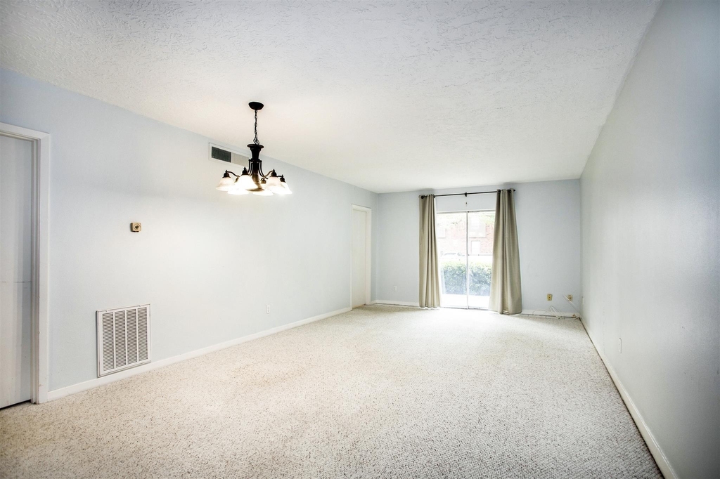 3400 Timmons Lane - Photo 2