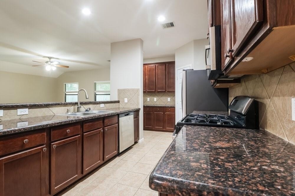 2815 Lexington Park Drive - Photo 5