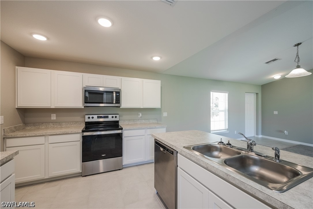 3304 49th Street W - Photo 7