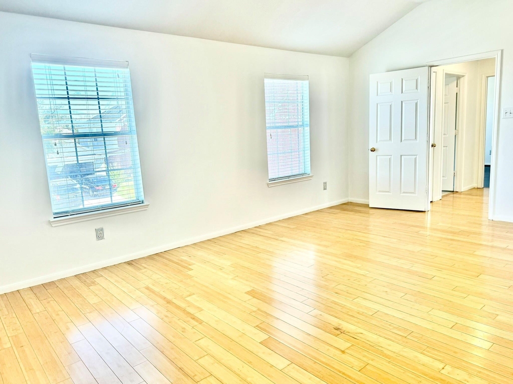 7110 Favian Court - Photo 16