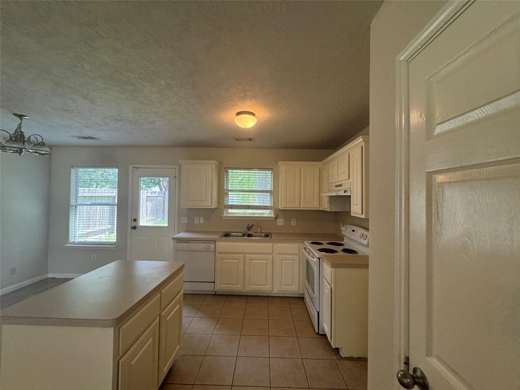 4818 Comal River Loop - Photo 13