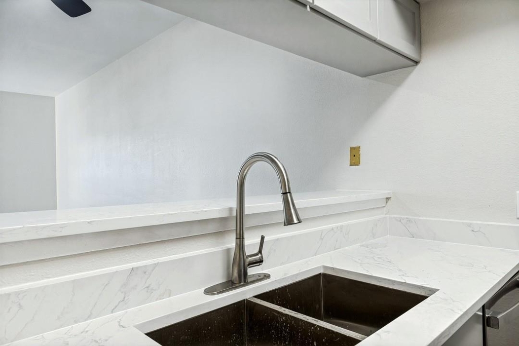 2626 Holly Hall Street - Photo 7